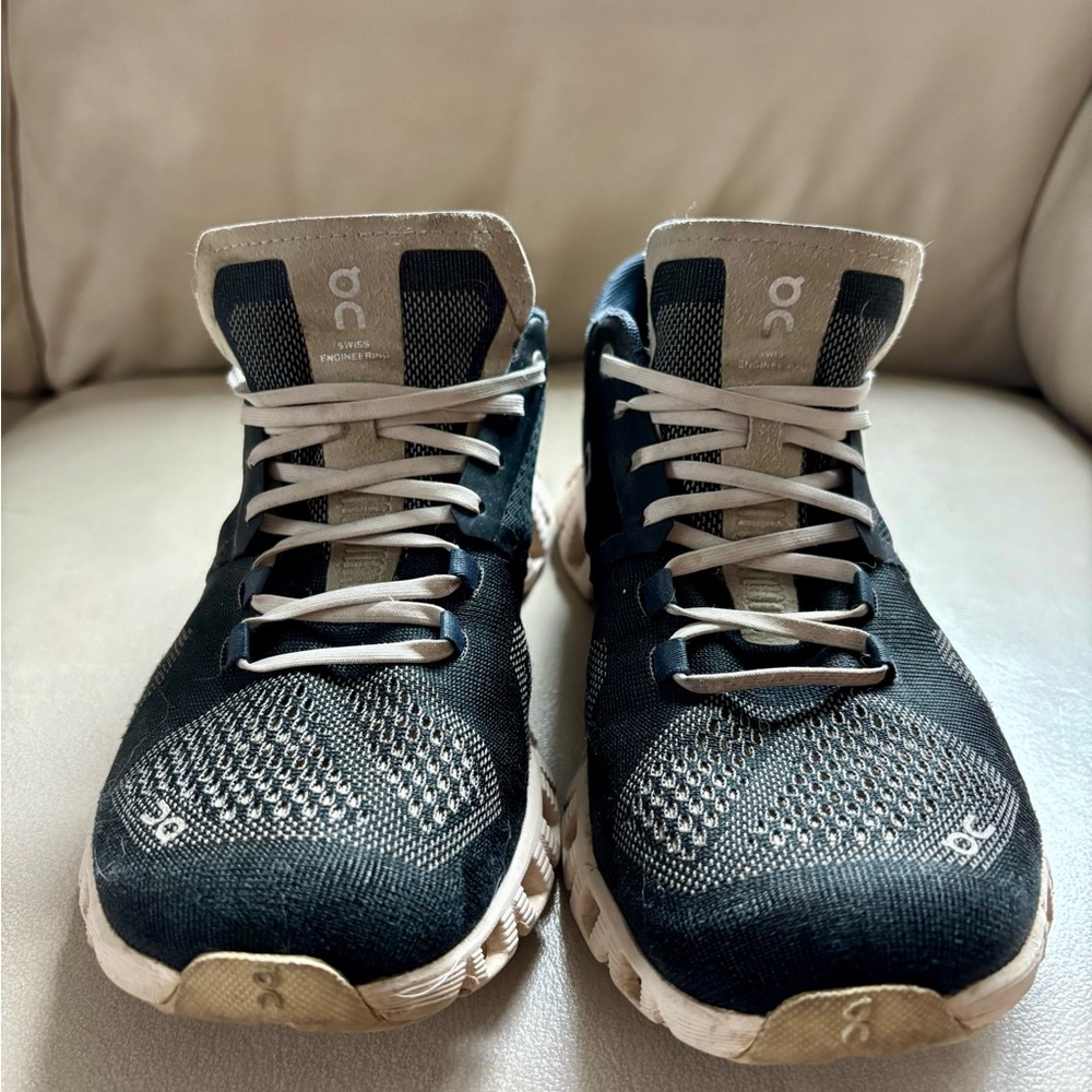 On Cloud Sneakers - Picture 2 of 5